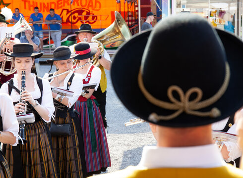 Konzert der Harmoniemusik Füssen beim Volksfest