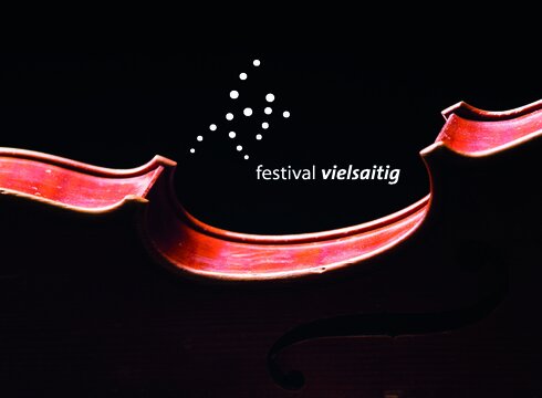 Das Bild zeigt das Key Visual des Kammermusikfestivals "vielsaitig".