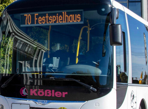 Zubringerbus der Firma Busreisen Kößler