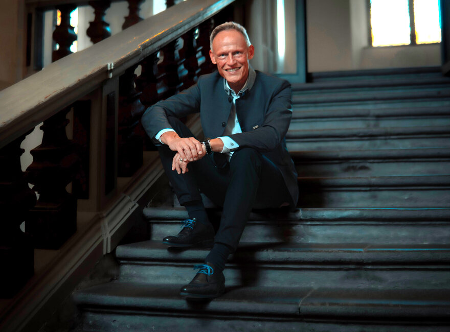 Portraitaufnahme von Tourismusdirektor Stefan Fredlmeier