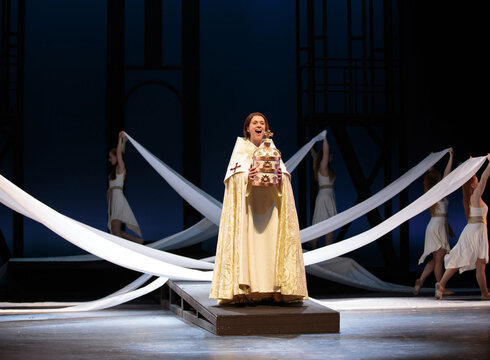 Szenenfoto aus dem Musical "Die Päpstin"