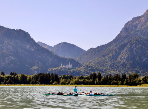 Om am See: SUP-Yoga mit Neuschwansteinblick auf dem Forggensee