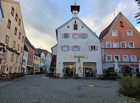 Markthalle Füssen im alten Feuerhaus auf dem Schrannenplatz.