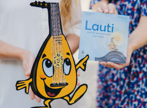 Lauti-Maskottchen und Titelseite Lauti-Kinderbuch