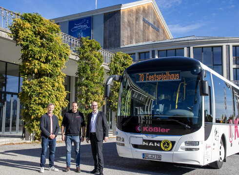 Go to the Festspielhaus website Shuttle bus operated by Kößler Busreisen in front of the Neuschwanstein Festival Hall