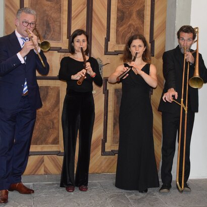 Das Foto zeigt Musiker*innen, die bei den Füssener Festtagen Alter Musik mitwirken.