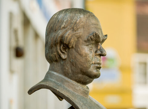 Kneipp-Büste in der Altstadt von Füssen
