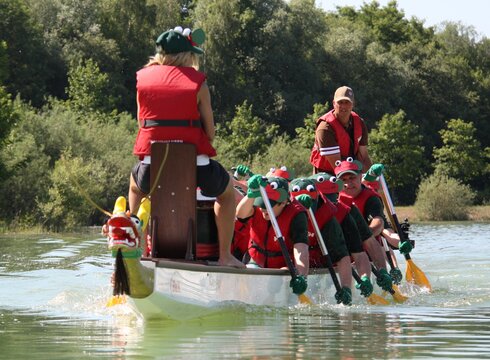 Drachenboot auf dem Forggensee bei Füssen