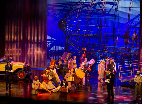 Das Foto zeigt eine Szene aus "Zeppelin - das Musical". Foto: ©Michael Böhmländer