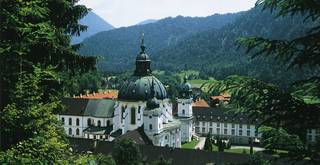 Das Kloster Ettal in den Ammergauen Alpen