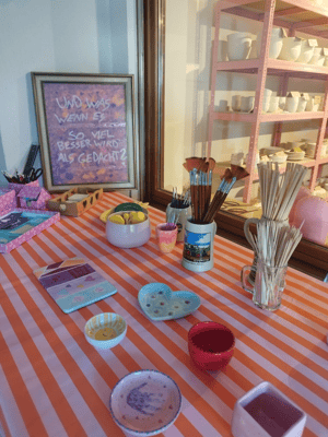 Veranstaltungsbild: "Mit dabei" -  Keramik bemalen